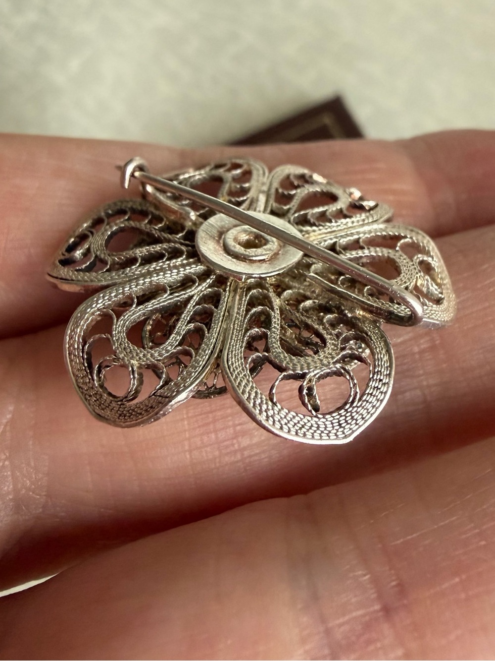 Vintage Sterling Silver Filigree Flower Brooch Red Rhinestone Center Layered Pin - Picture 4 of 4